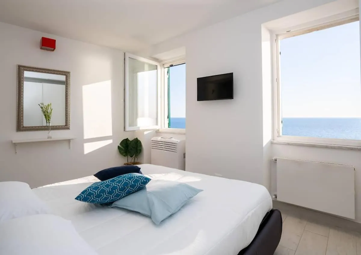Lucy Solutions Hotel Riomaggiore Guest house