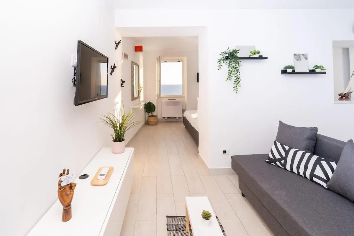 Lucy Solutions Hotel Riomaggiore Italy