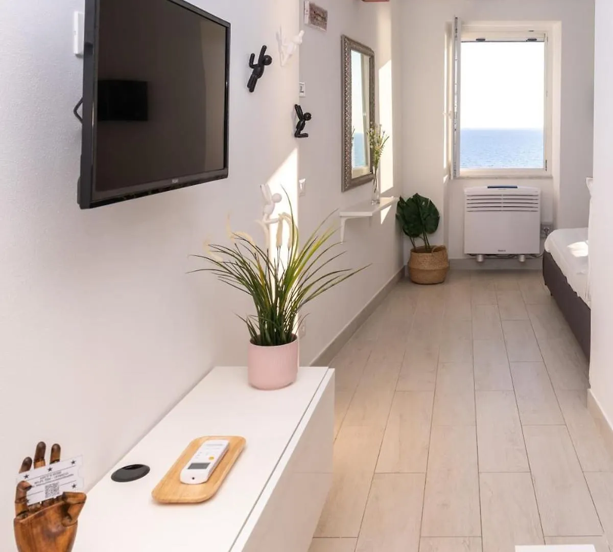 Lucy Solutions Hotel Riomaggiore 0*,  Italy