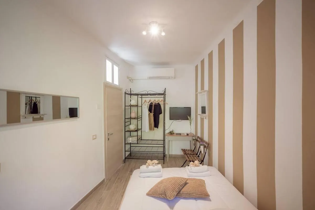 Lucy Solutions Hotel Riomaggiore 0*,